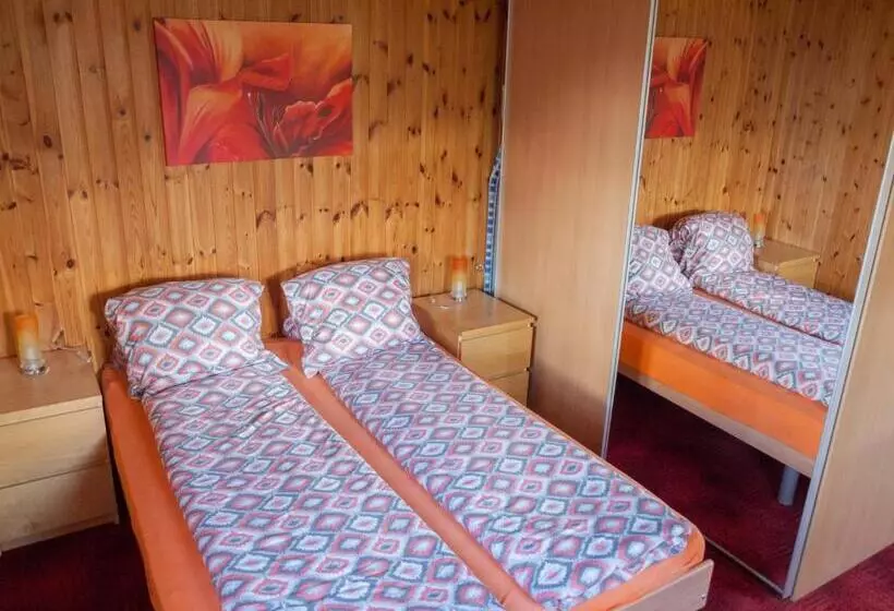 Retkeilymaja Gruppenhaus Im Walliser Alpstyle