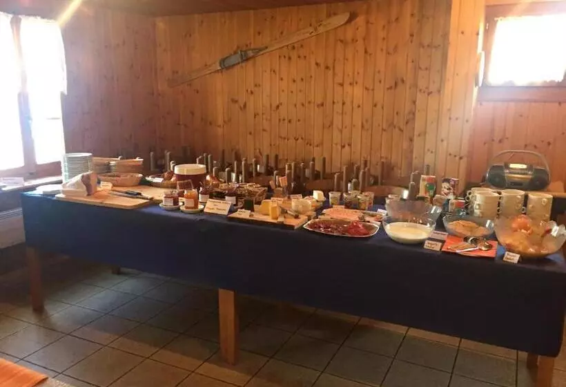 Retkeilymaja Gruppenhaus Im Walliser Alpstyle