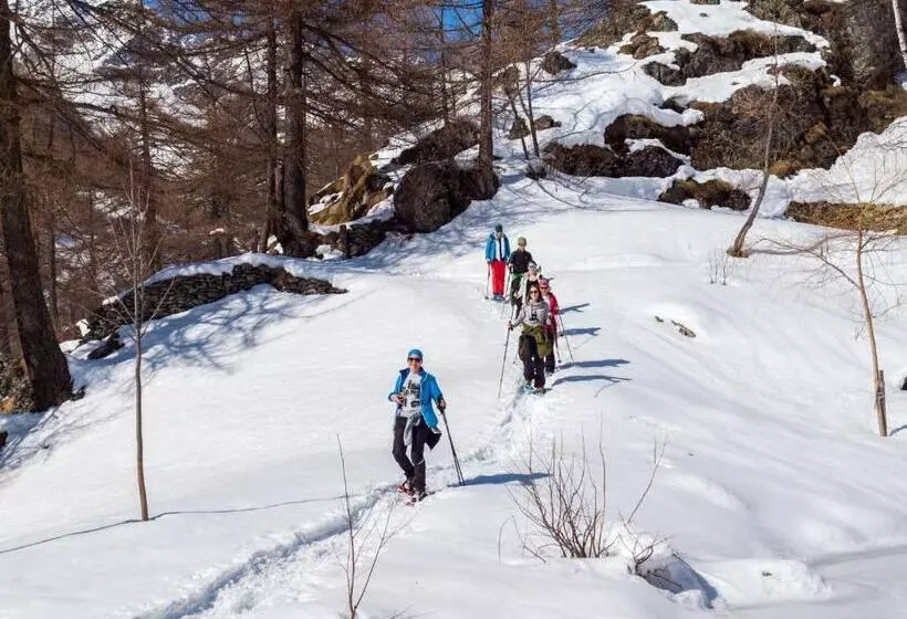 Retkeilymaja Gruppenhaus Im Walliser Alpstyle