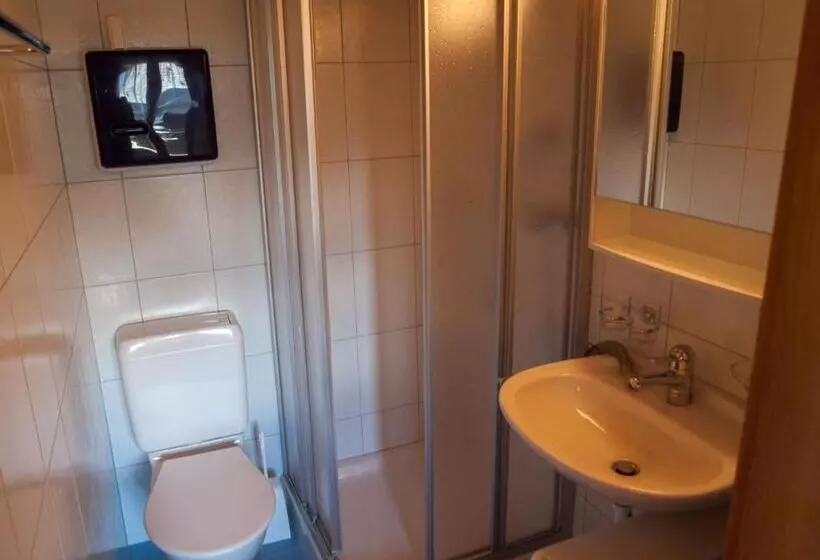 Retkeilymaja Gruppenhaus Im Walliser Alpstyle