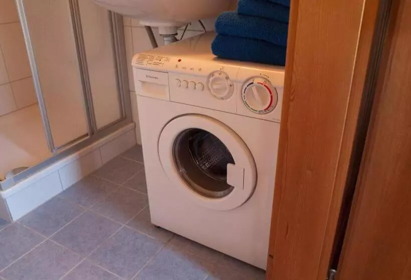 Retkeilymaja Gruppenhaus Im Walliser Alpstyle