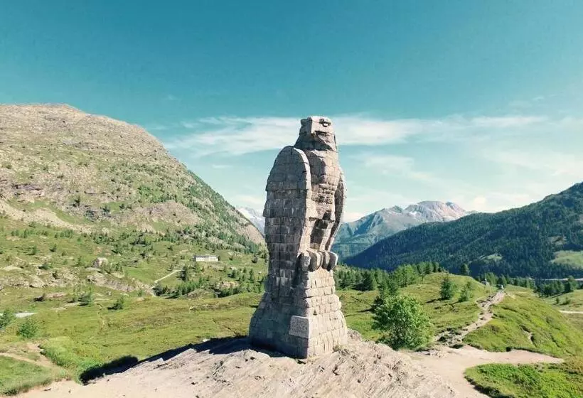 Retkeilymaja Gruppenhaus Im Walliser Alpstyle