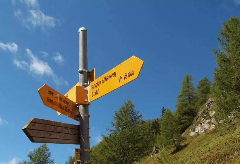 Retkeilymaja Gruppenhaus Im Walliser Alpstyle