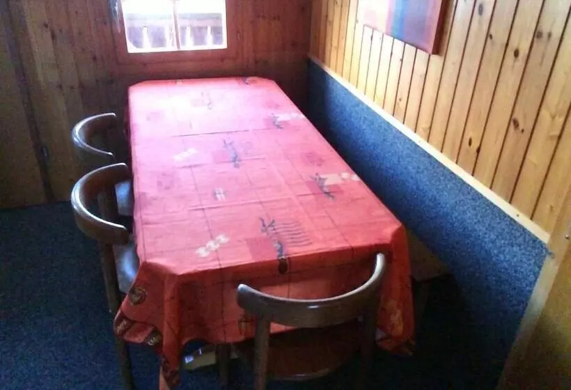 Retkeilymaja Gruppenhaus Im Walliser Alpstyle