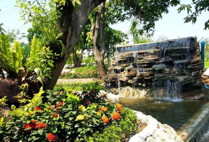 Retkeilymaja Nai Suan Inn