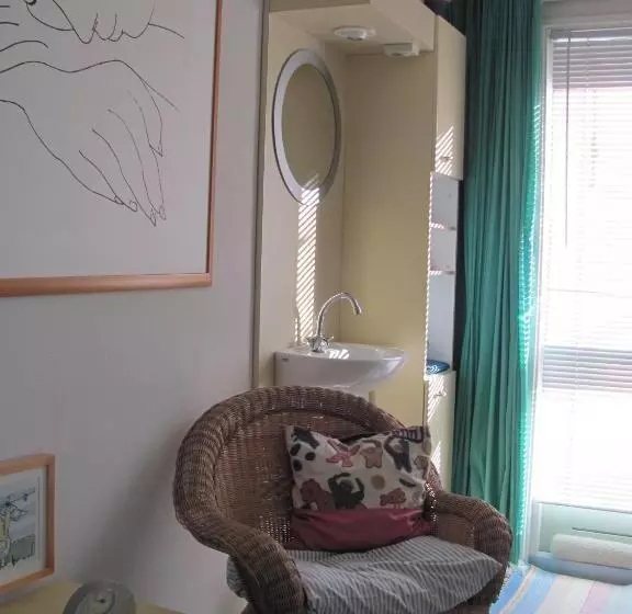 ベッドアンドブレックファースト De Witte Wolk