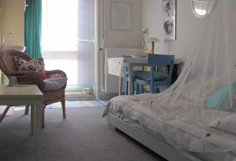 ベッドアンドブレックファースト De Witte Wolk