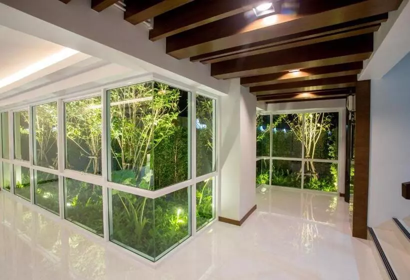 ホテル Thongchen Residence