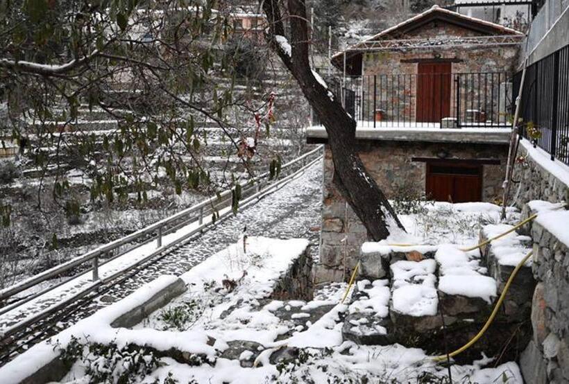 پانسیون Arhontiko Askas Mansion