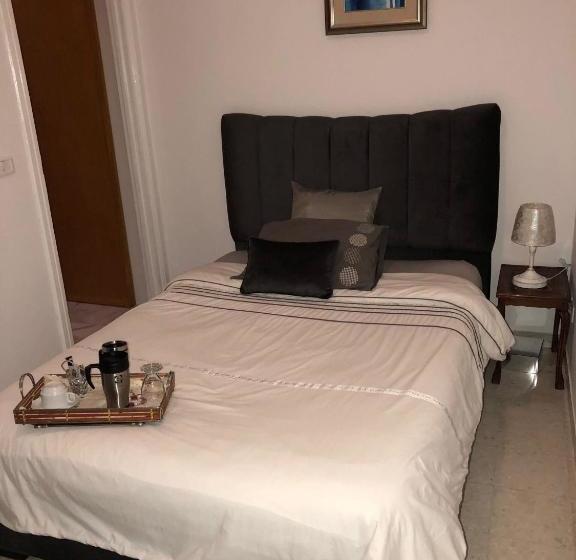 بنسيون Carmella