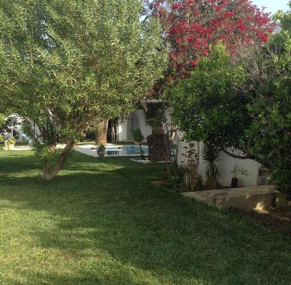 بنسيون Carmella