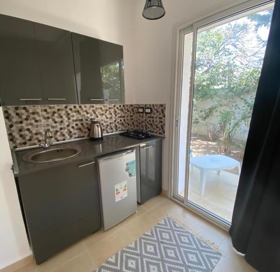 بنسيون Carmella