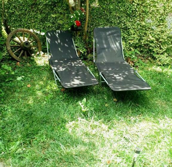 פנסיון Guest House Emiliya