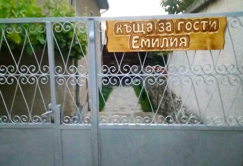 פנסיון Guest House Emiliya