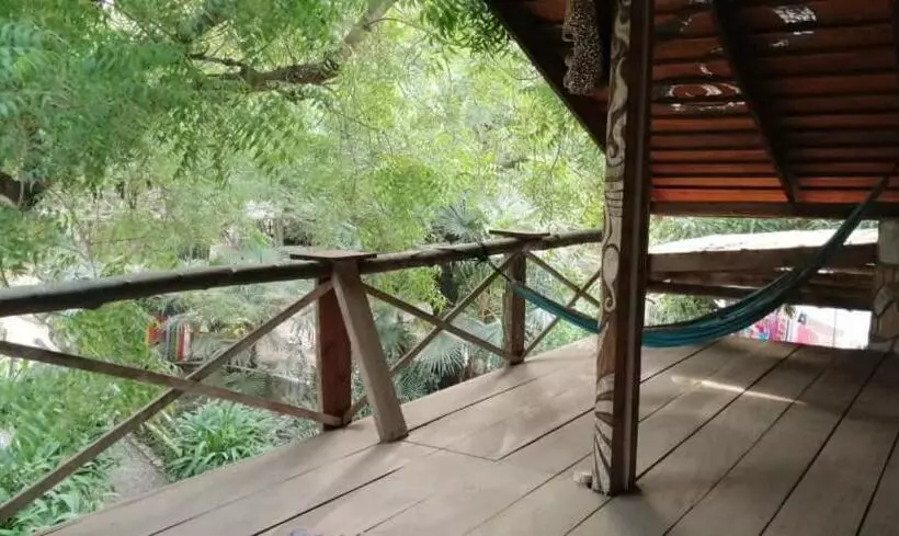 ペンション Kokrobite Gardens Restaurant And Guest House