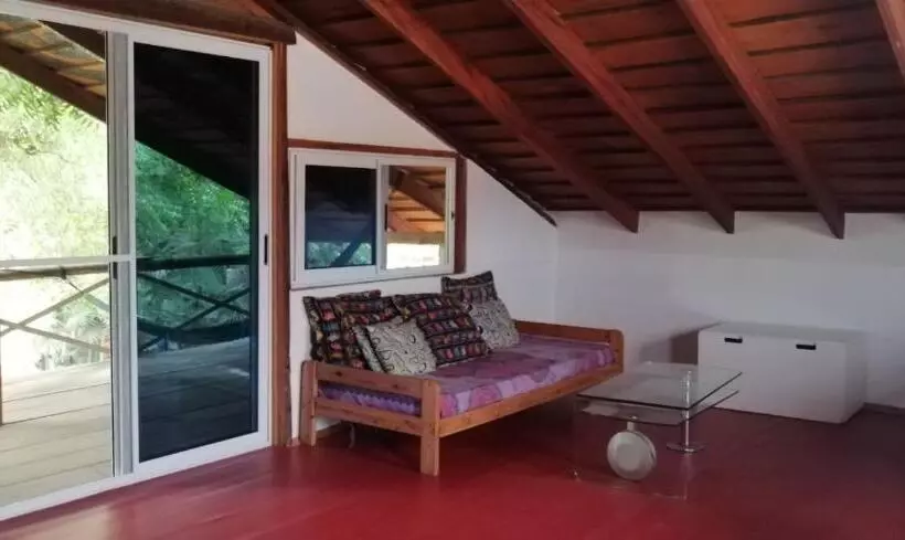 ペンション Kokrobite Gardens Restaurant And Guest House