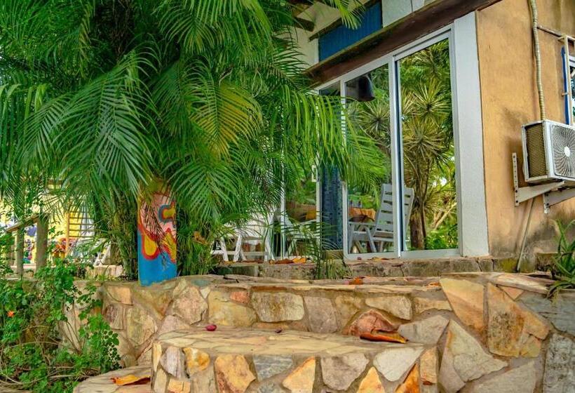 بنسيون Kokrobite Gardens Restaurant And Guest House