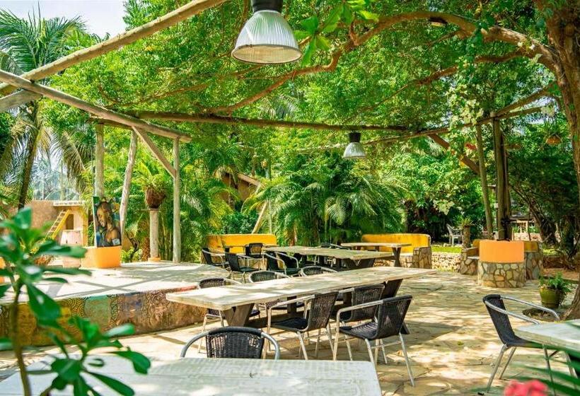 بنسيون Kokrobite Gardens Restaurant And Guest House