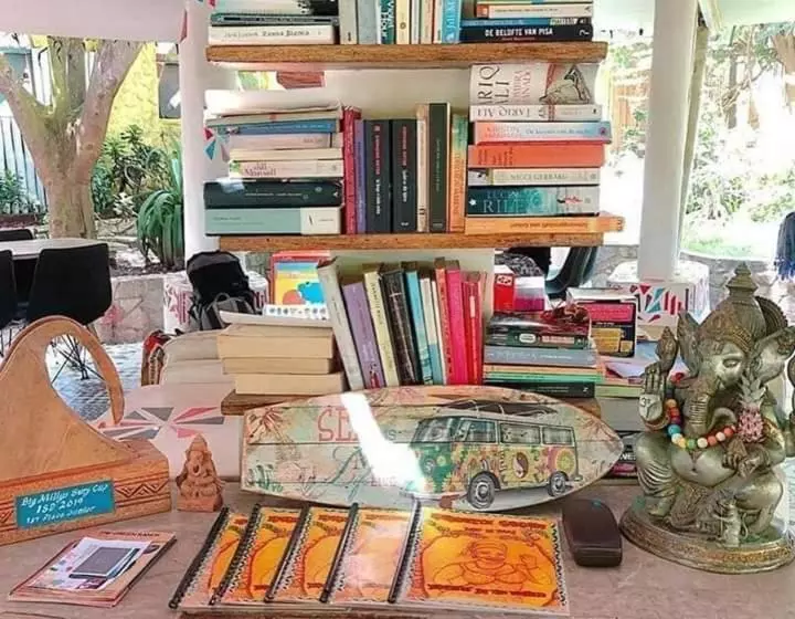 ペンション Kokrobite Gardens Restaurant And Guest House