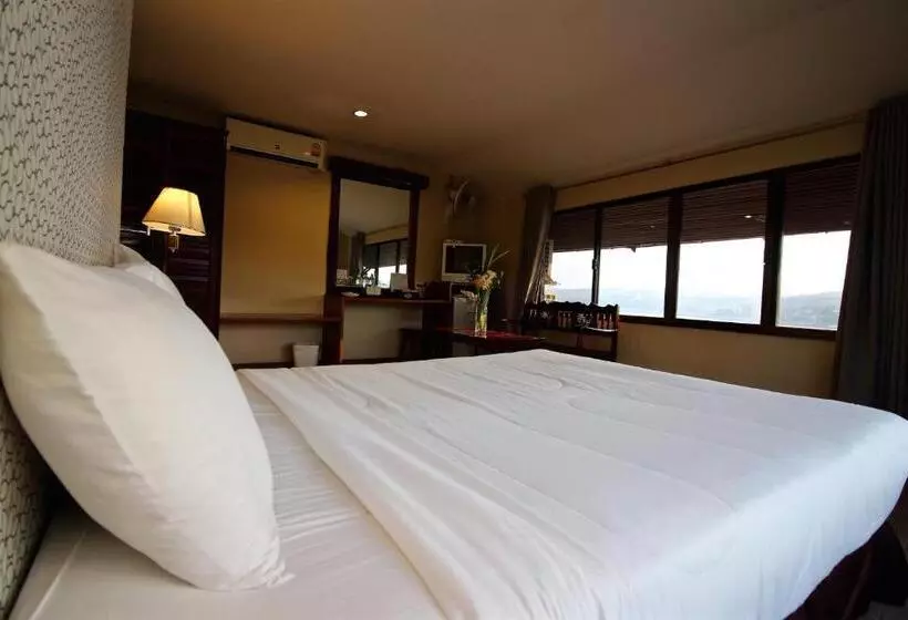 Phornpailin Riverside Resort