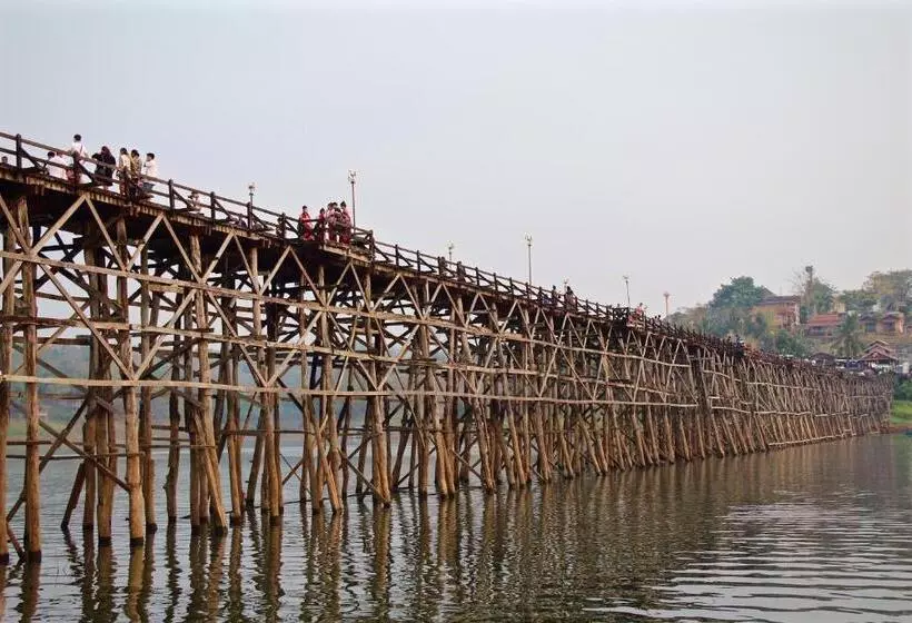 Phornpailin Riverside Resort