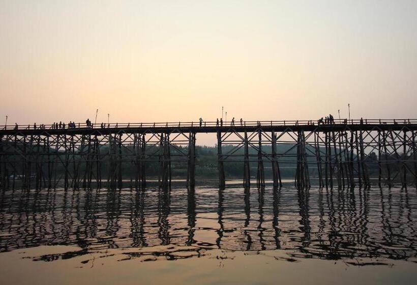 Phornpailin Riverside Resort