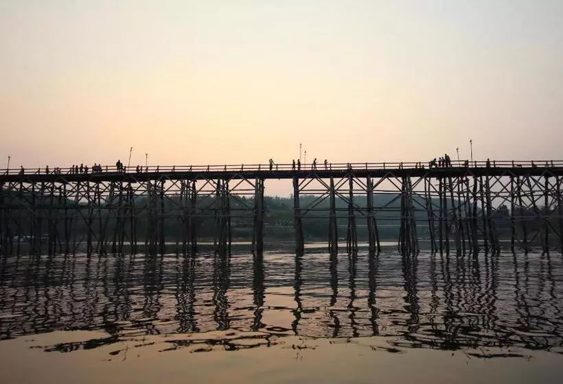 Phornpailin Riverside Resort