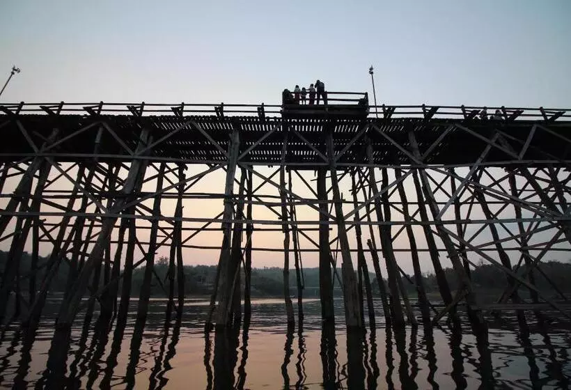 Phornpailin Riverside Resort