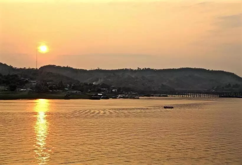 Phornpailin Riverside Resort