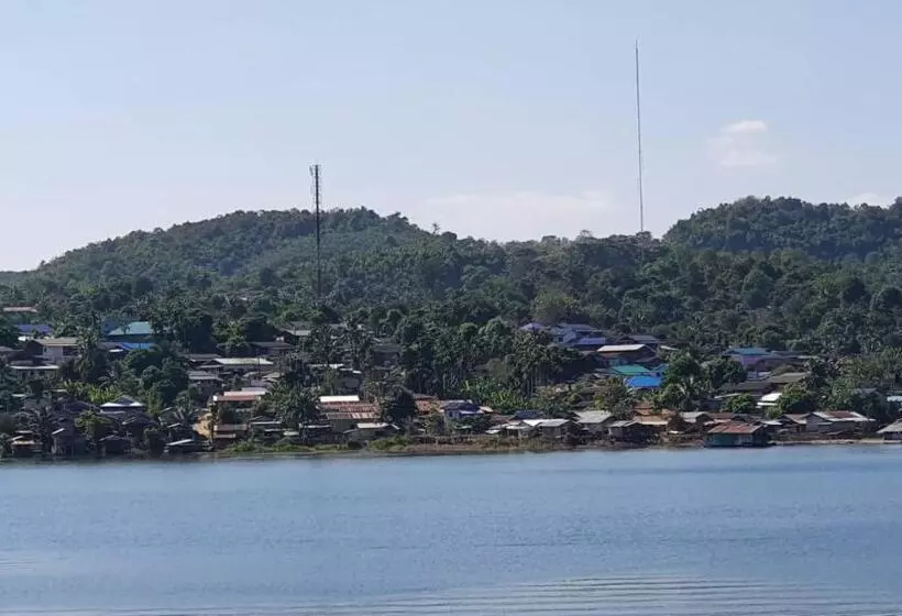 Phornpailin Riverside Resort