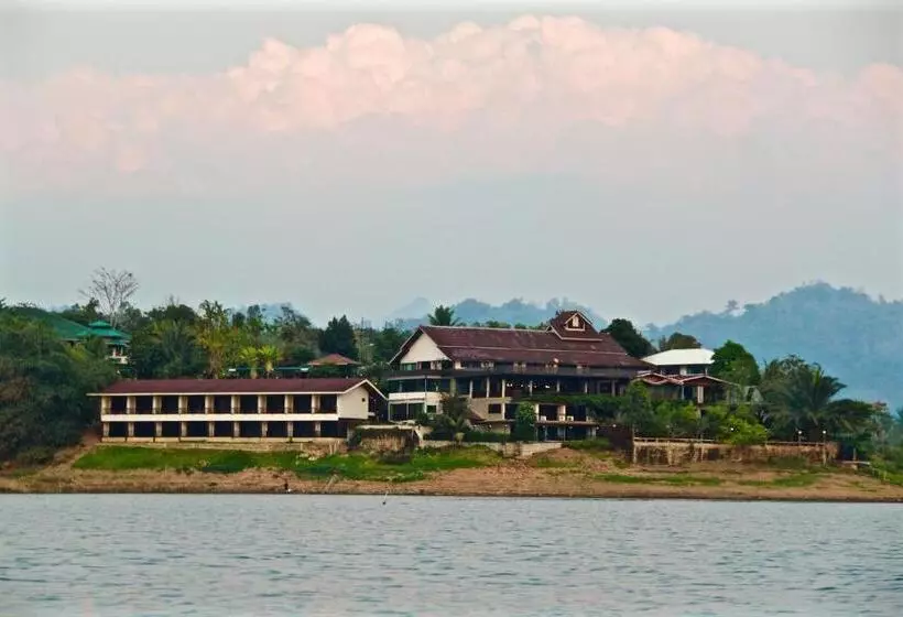 Phornpailin Riverside Resort