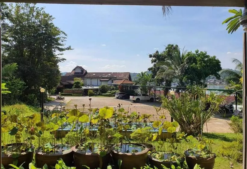 Phornpailin Riverside Resort