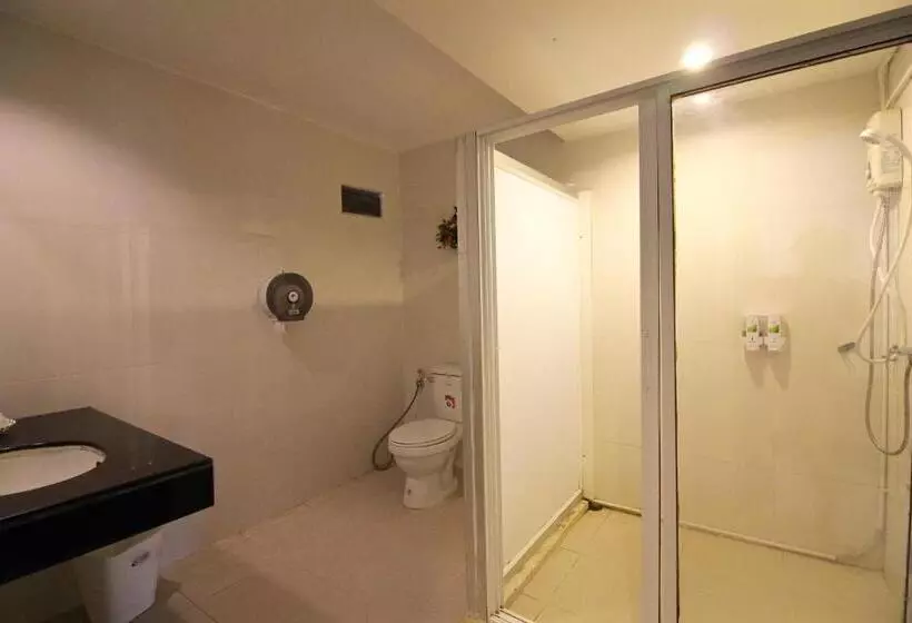 Phornpailin Riverside Resort