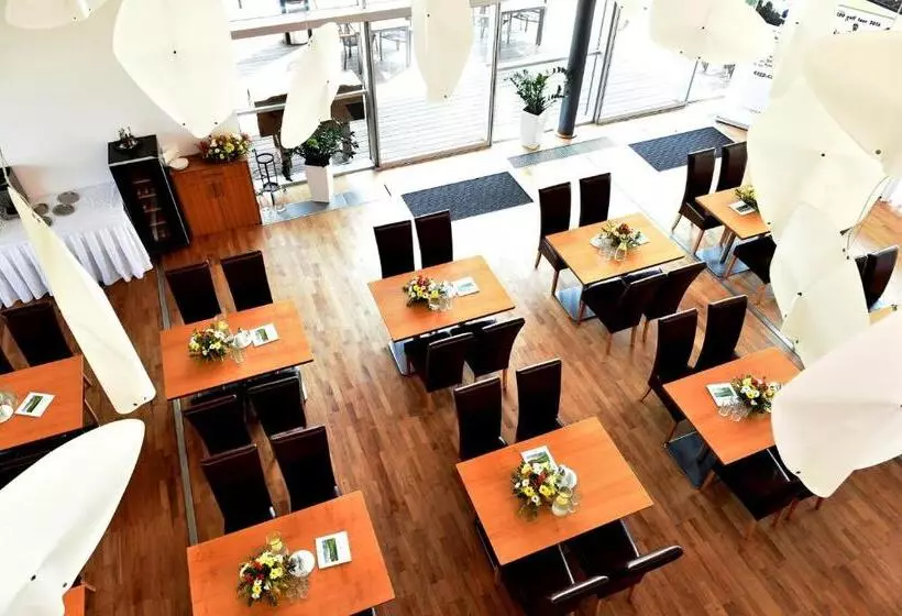 Lomakeskus Hausboaty Ypsilon Golf Liberec