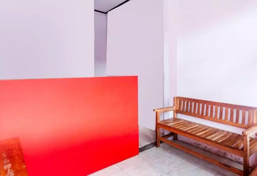 Hotelli Oyo 2471 Swarna Raya