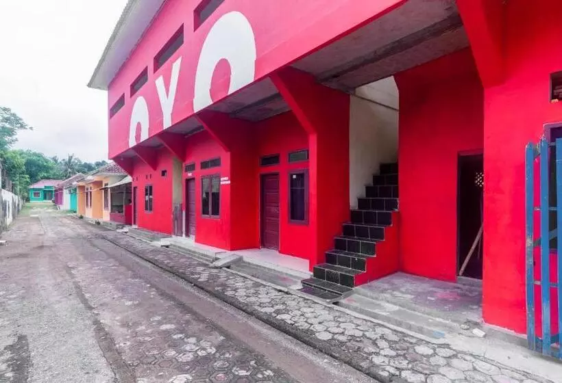 Hotelli Oyo 2471 Swarna Raya