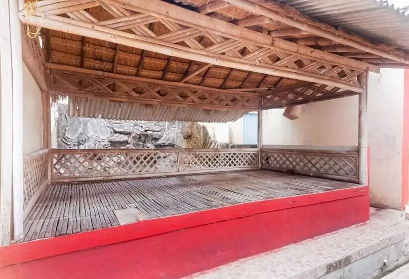 Hotelli Oyo 2471 Swarna Raya