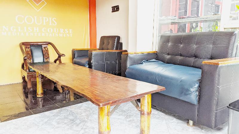 ホテル Oyo 3012 Coupis Residence