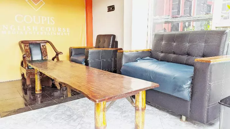 Hotelli Oyo 3012 Coupis Residence