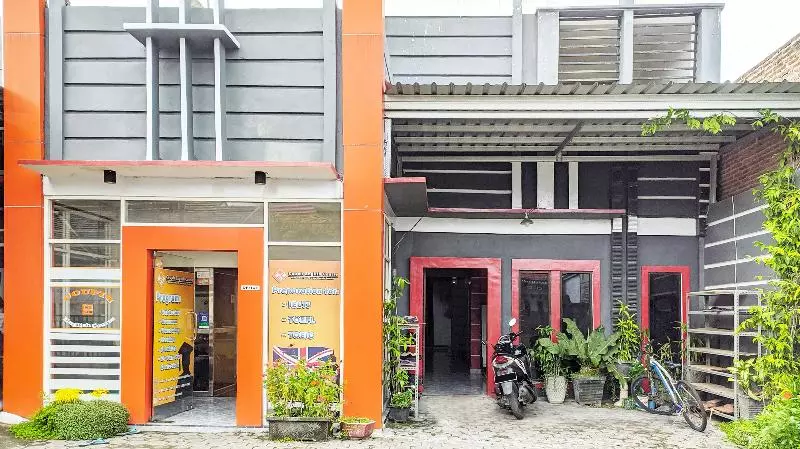 Hotelli Oyo 3012 Coupis Residence