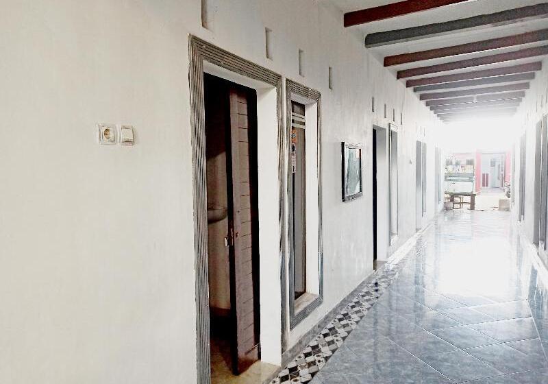 ホテル Oyo 3012 Coupis Residence