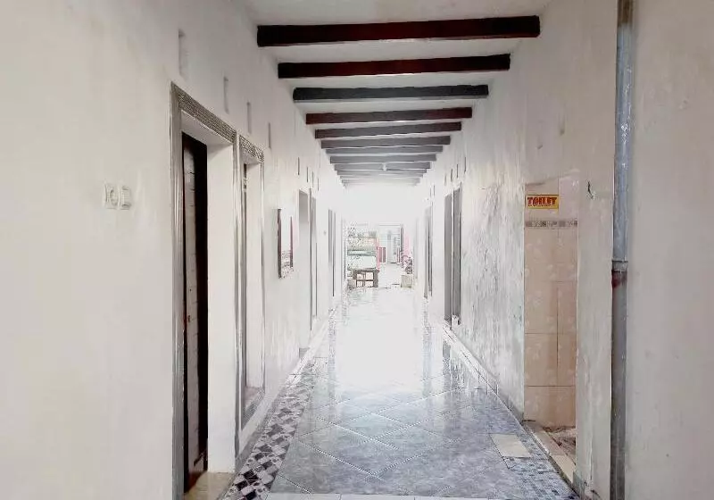 Hotelli Oyo 3012 Coupis Residence