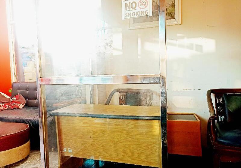 ホテル Oyo 3012 Coupis Residence