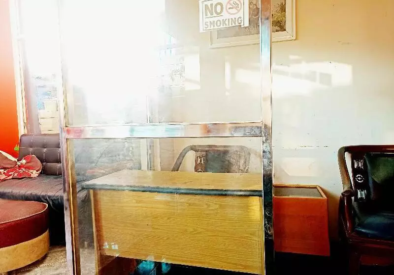 Hotelli Oyo 3012 Coupis Residence