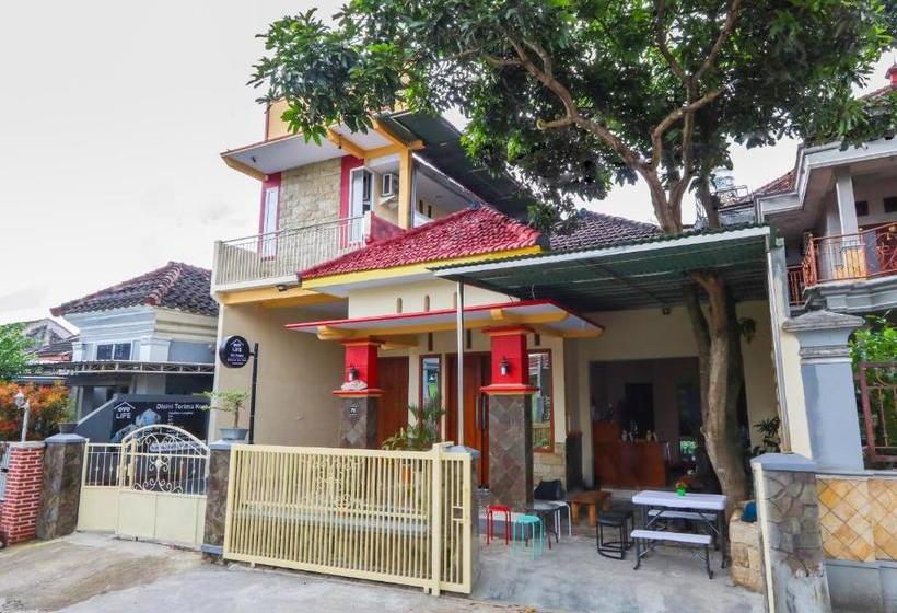 Otel Oyo Life 3064 Mahameru Kost Putra