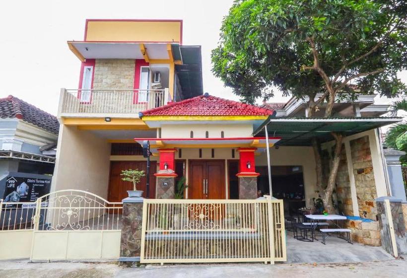 Otel Oyo Life 3064 Mahameru Kost Putra