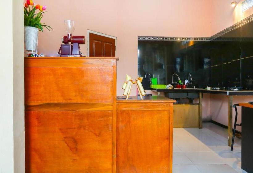 Otel Oyo Life 3064 Mahameru Kost Putra