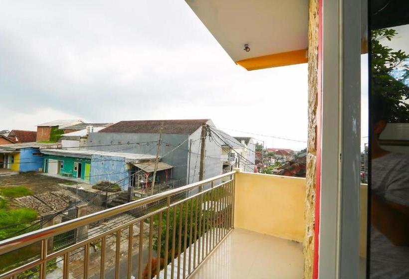 Otel Oyo Life 3064 Mahameru Kost Putra