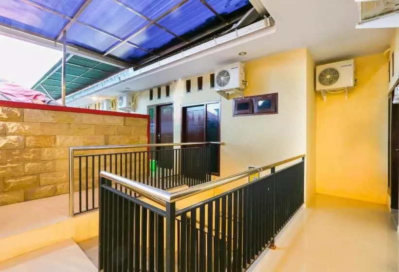 Hotelli Oyo Life 3064 Mahameru Kost Putra