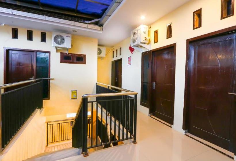 Otel Oyo Life 3064 Mahameru Kost Putra